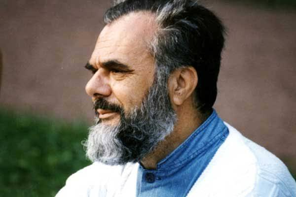 Çok kimse hayatta çektiği sıkıntıların kaynağını bilmez; annesinin babasının kalbini kırdığındandır.

Prof. Dr. Mahmud Es'ad Coşan