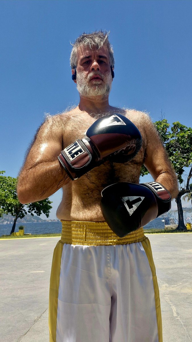 fightbearnit's tweet photo. So hot today 🔥🔥🔥

#leather #gearfetish #leatherfetish #boxingfetish #eroticboxing #agonophylia #boxingglovesfetish #eroticfighting #sexboxing #boxinggloves #boxingshorts #muaythaishorts #shinyshorts #boxingtrunks https://t.co/4cgdsfRmuX