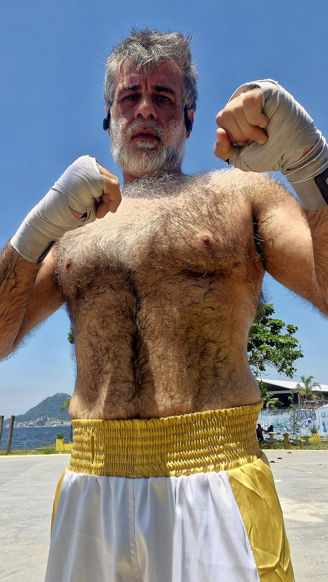fightbearnit's tweet photo. So hot today 🔥🔥🔥

#leather #gearfetish #leatherfetish #boxingfetish #eroticboxing #agonophylia #boxingglovesfetish #eroticfighting #sexboxing #boxinggloves #boxingshorts #muaythaishorts #shinyshorts #boxingtrunks https://t.co/4cgdsfRmuX
