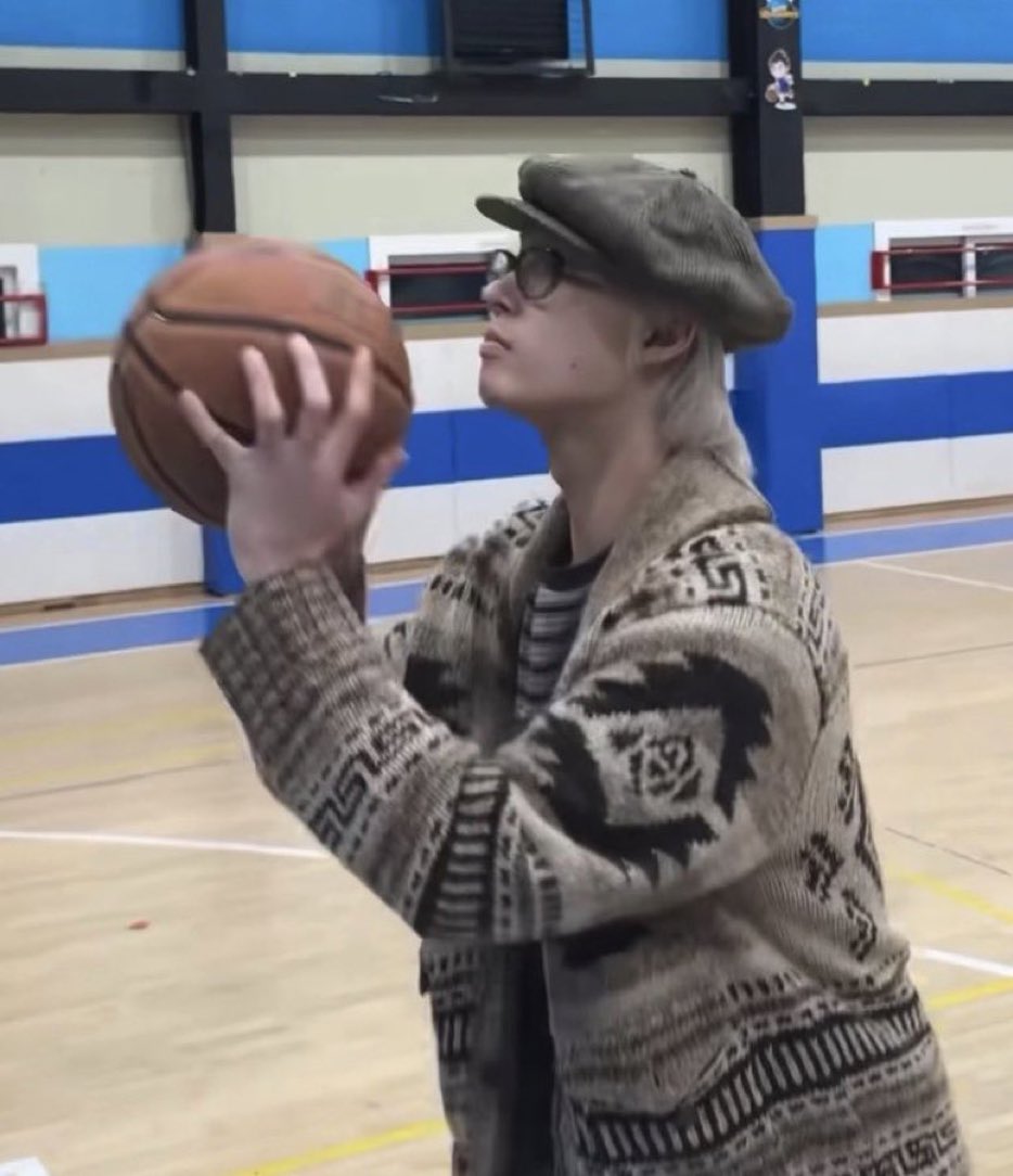 mingititis's tweet image. he’s like a lil old grandpa