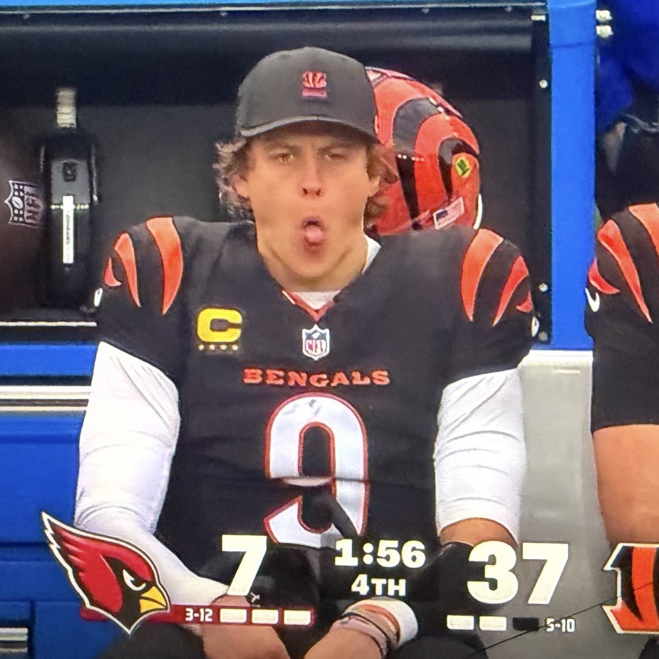 sillygirl4everr's tweet image. literally the same picture