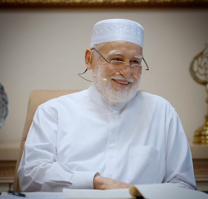 Evlâdım hayatını öyle güzel değerlendir ki, yarın öleceksin deseler, programında değişiklik yapmayasın...

Osman Nuri Topbaş Efendi