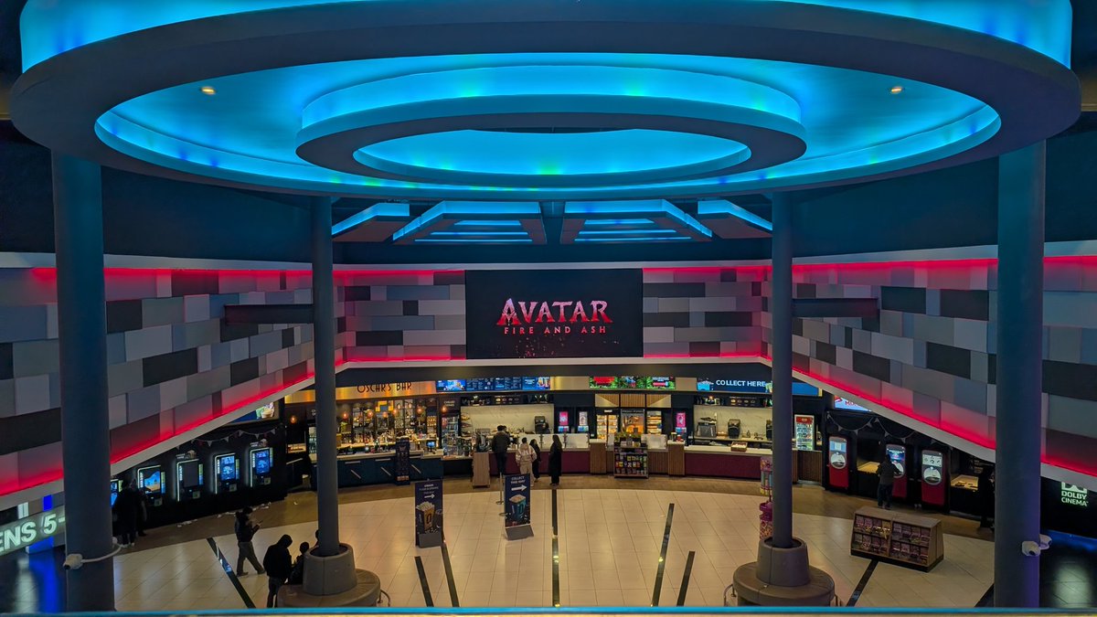 avvsquared's tweet photo. Went to cinema on Christmas day to check out Avatar on ODEONS iSense screen. Great experience overall but rows of comfy reclining seats could be closer to action imho https://t.co/2fZqQ1dHz1