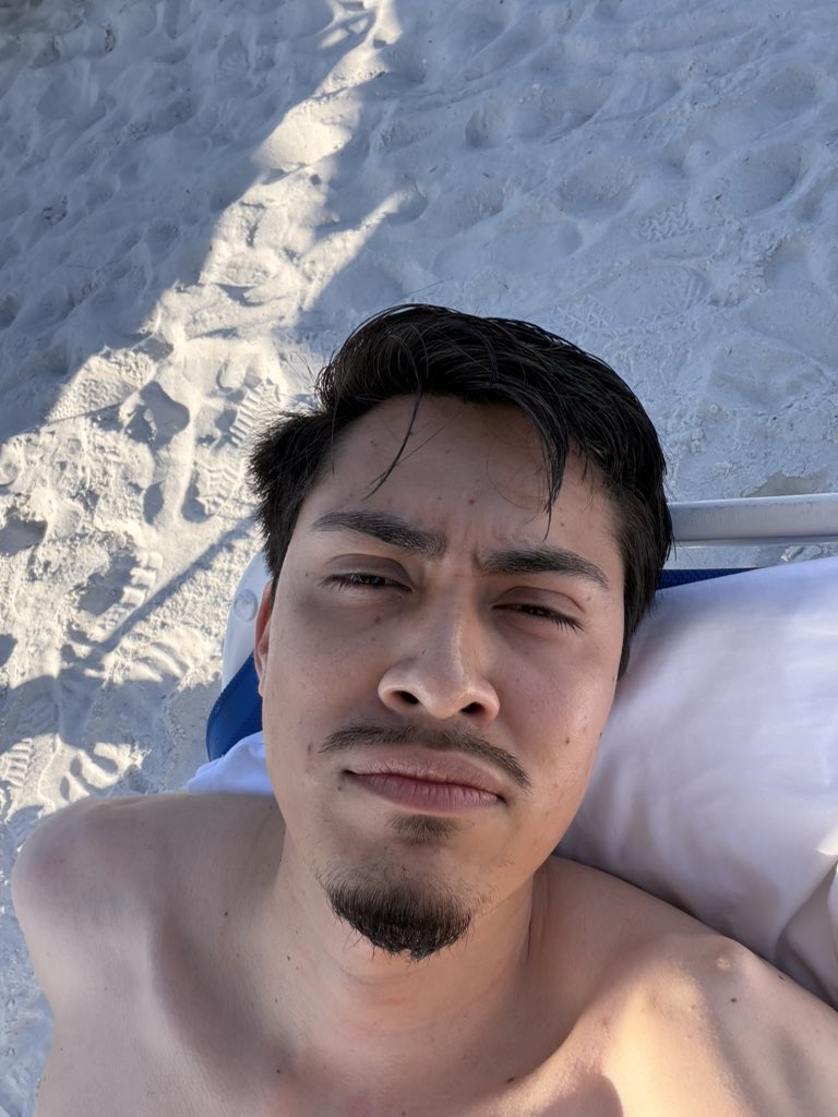 MarSeg98's tweet image. Beach day 🏖️