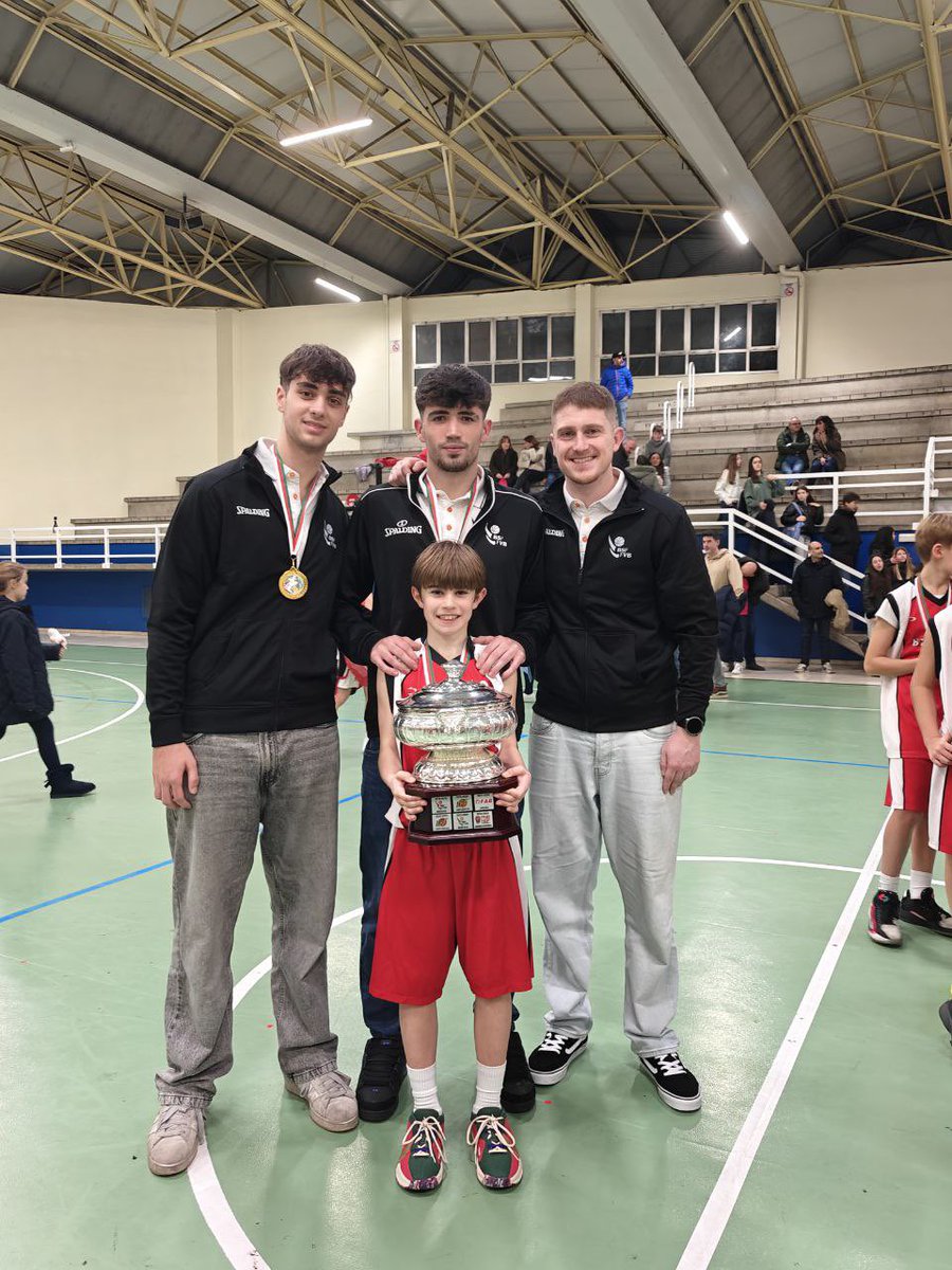 Paduraren ordezkariak Euskadiko Txapeldun Bizkaiko Minien Selekzioan.
Jon Ander Paredes, Aritz Romero eta Ander Fidalgo talde teknikoan eta Eneko Escalza jokalaria txapeldun izendatu dira gaur finalean Nafarroari saldu ostean.