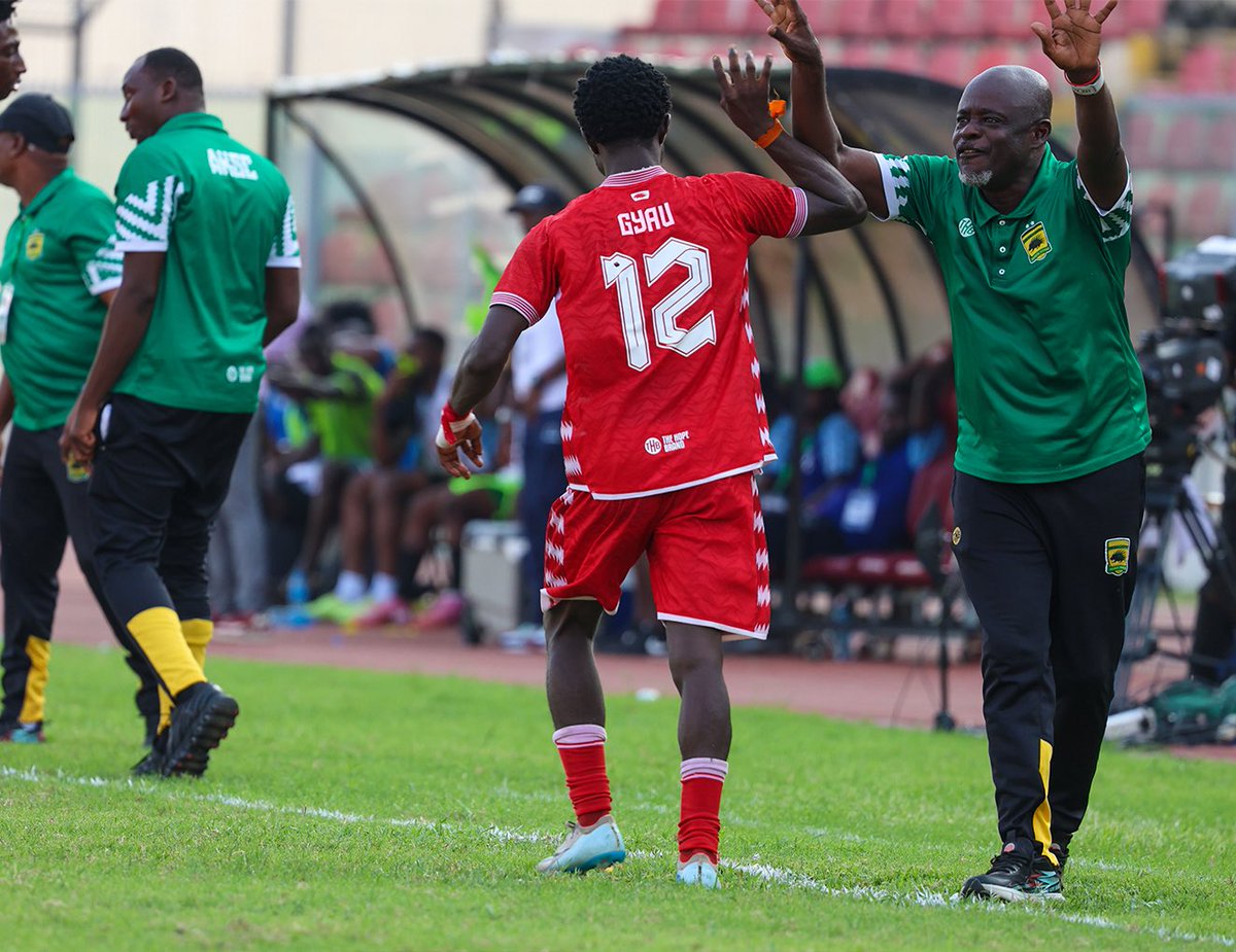 AsanteKotoko_SC's tweet photo. Bronya akyɛdeɛ nsia 🎄 🎁 
#KotokoBechem https://t.co/DEEzlxJc8M