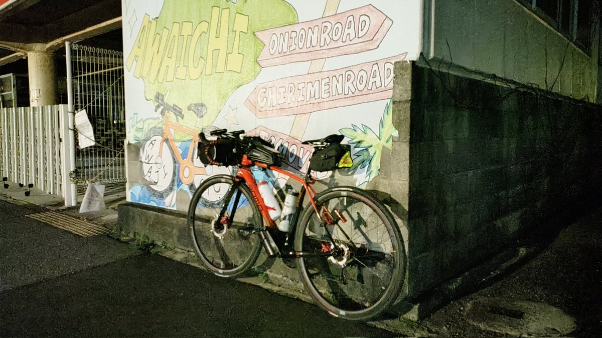 bozucharizf7's tweet photo. 真っ暗ですが…😅💦 Festive500及び今年最後のアワイチ始めます!!👊😄🚴💨💨💨
#Festive500
#自走アワイチ
#アワイチ
#淡路島一周
#淡路島1周
#岩屋港
#allumerdisc
#アルマーdisc
#アルマーディスク
#BOMA
#ボーマ
#望馬 https://t.co/XaCfRhVu6h