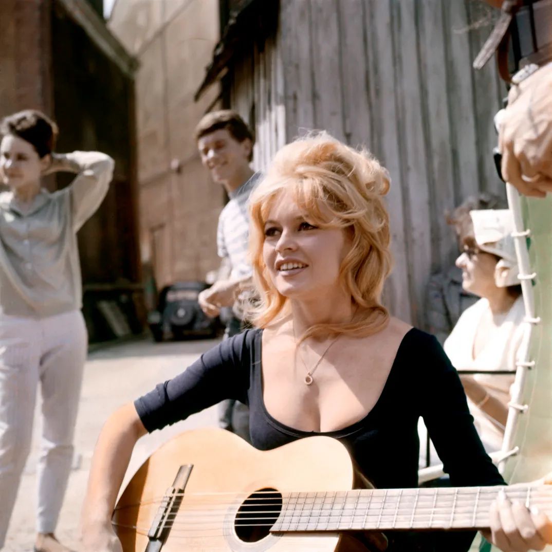 Brigitte Bardot, the French actress who became one of the world’s first global sex symbols before famously walking away from fame, has died. 🕊️

Read more: buff.ly/xHHol1p