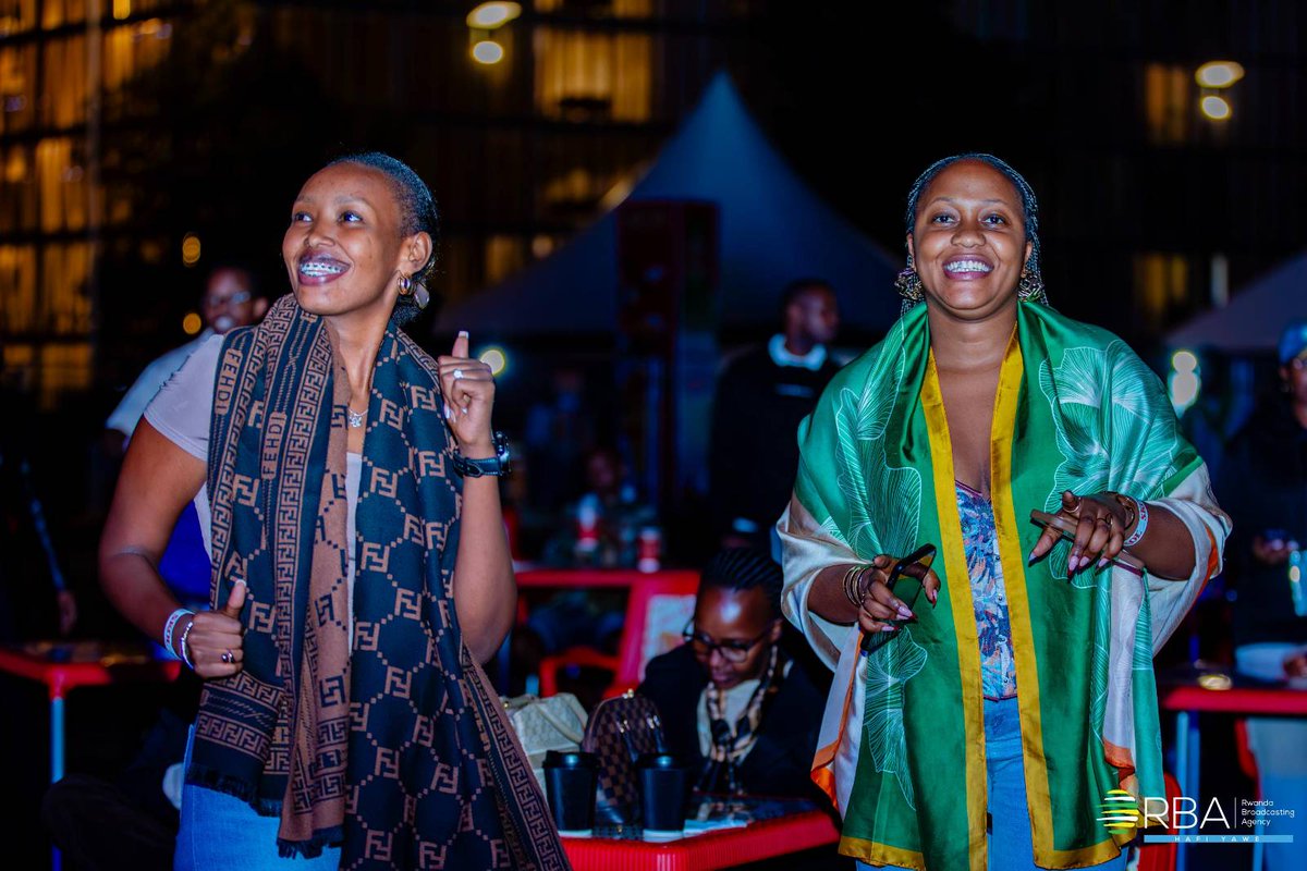 rbarwanda's tweet photo. Mu bitabiriye Igitaramo #IgisopeExperience harimo abayobozi mu nzego zitandukanye, abahanzi, abaturage bo mu Mujyi wa Kigali n'abanyamahanga.

Mu bayobozi baryohewe n'umugoroba wahariwe Igisobe harimo Meya w'Umujyi wa Kigali, Dusengiyumva Samuel, Umuyobozi Mukuru w’Urwego Rushinzwe Isanzure, Gaspard Twagirayezu n'Umunyamabanga Uhoraho muri Minisiteri y'Ikoranabuhanga na Inovasiyo, Iradukunda Yves. #RBAShowbiz #KigaliCountdownFest