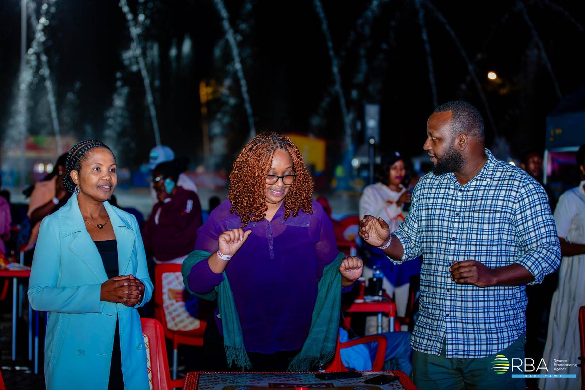 rbarwanda's tweet photo. Mu bitabiriye Igitaramo #IgisopeExperience harimo abayobozi mu nzego zitandukanye, abahanzi, abaturage bo mu Mujyi wa Kigali n'abanyamahanga.

Mu bayobozi baryohewe n'umugoroba wahariwe Igisobe harimo Meya w'Umujyi wa Kigali, Dusengiyumva Samuel, Umuyobozi Mukuru w’Urwego Rushinzwe Isanzure, Gaspard Twagirayezu n'Umunyamabanga Uhoraho muri Minisiteri y'Ikoranabuhanga na Inovasiyo, Iradukunda Yves. #RBAShowbiz #KigaliCountdownFest