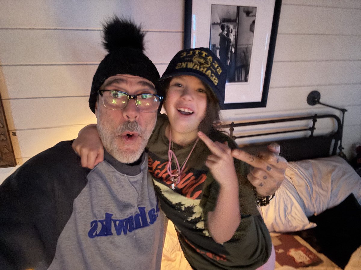 JDMorgan's tweet image. BaBOOOOOOM!!! My good luck charm George taking no prisoners!!!! GOHAWKS!!! ⁦@Seahawks⁩