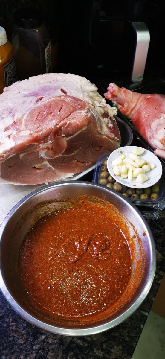 angelmata's tweet photo. Así nos quedó nuestro pernil para la cena de Navidad 🎄💚 https://t.co/UQf2RHuPqa