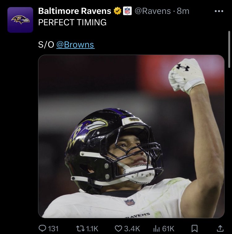 SkoBuffsGoBuffs's tweet image. Baltimore Ravens showing love to Shedeur Sanders after the Browns beat the Steelers 😂🔥

“PERFECT TIMING”