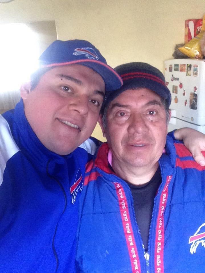 gaborasta2231's tweet photo. #FoxImpactoNfl @FOXImpactoNFL @FOXSportsMX #BillsMafia   
Saludos de la familia Mena.
Son las 3:15 carajo https://t.co/vktzXQkneC