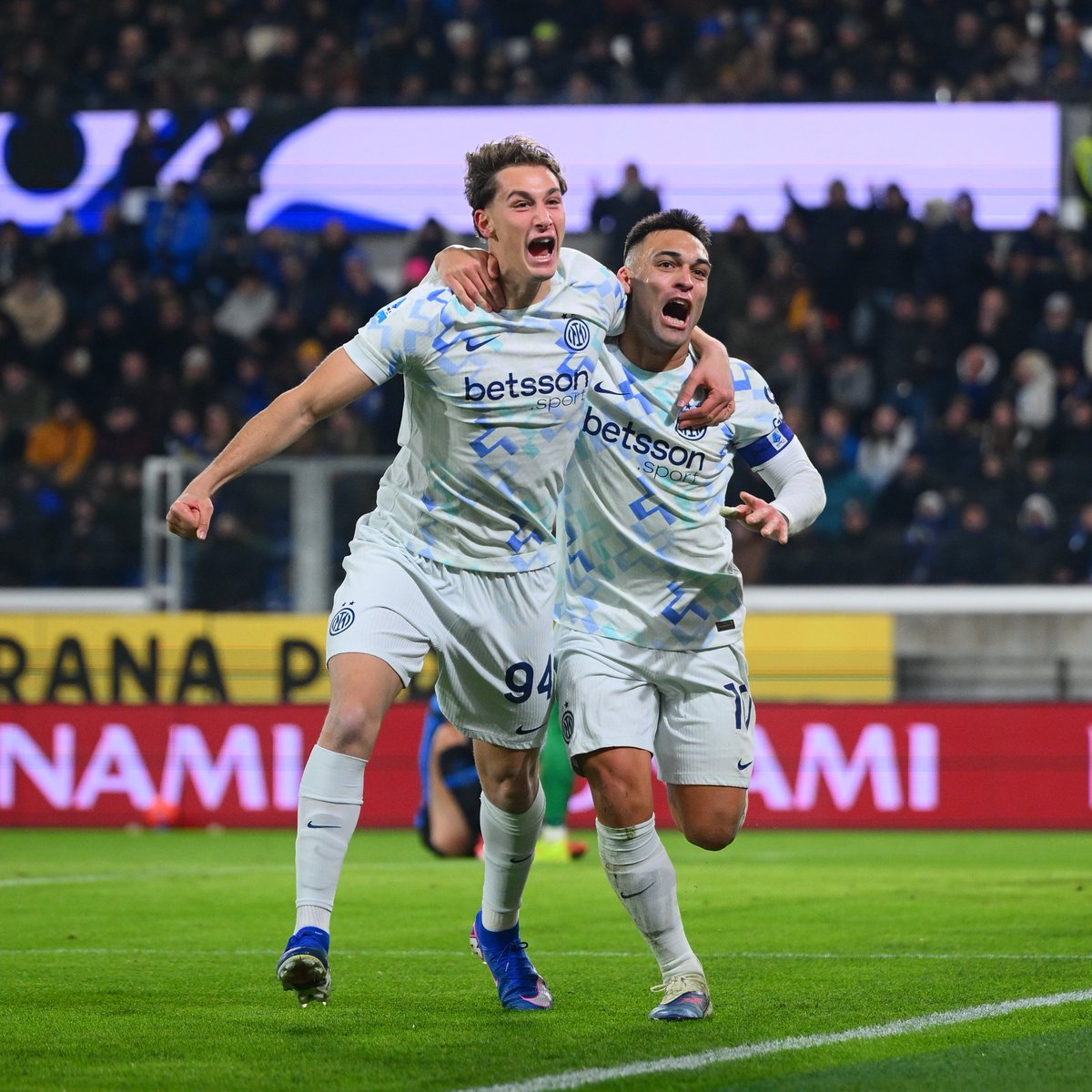 Inter's tweet image. LINEA ESPOSITO-LAUTARO: CALDISSIMA 🔥