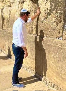 BryceMLipscomb's tweet image. I won’t vote for @JDVance in 2028.

Idc what he says about Zionist conservatives not cancelling the New Right.

He is damaged goods.

He kissed the wall &amp;amp; I don’t trust him at all.