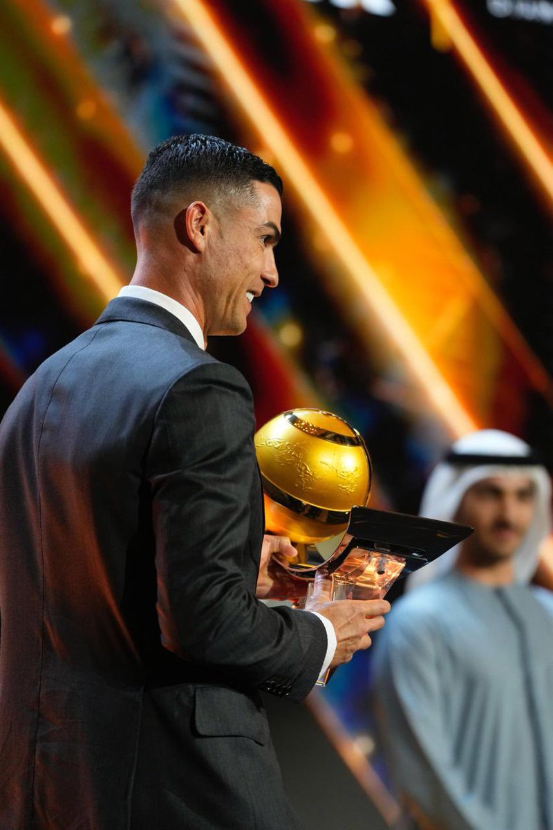rayan_4410's tweet photo. أرقامٌ تُضاف إلى التاريخ العظيم الذي مازال يُكتب 🐐
قائد #النصر السعودي كريستيانو رونالدو أفضل لاعب في الشرق الأوسط للمرة الثالثة على التوالي 🔝 https://t.co/h5UVUqtaty