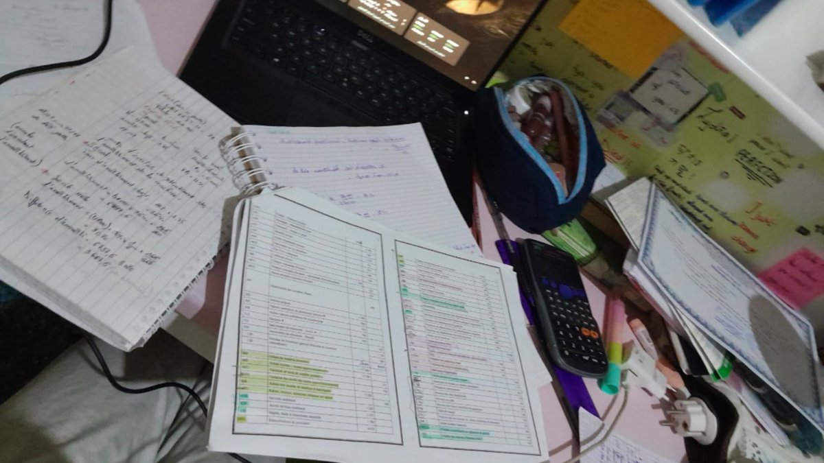 ChelaliLydia's tweet photo. YAAA REBBI LYDIA TALA3 COMPTABILITÉ 😭😭😭 https://t.co/628xeQNdEo