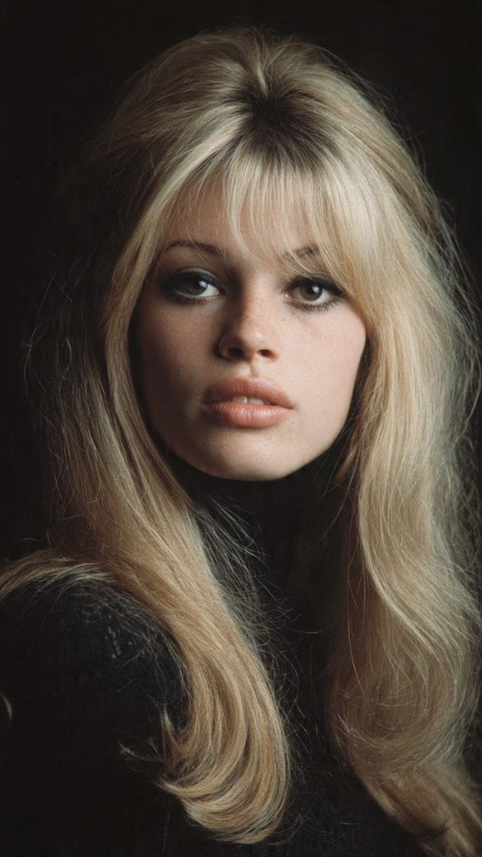 OOCprogresismo2's tweet image. 🇫🇷 Muere a los 91 años Brigitte Bardot, estrella de cine francés, ícono femenino de los 60 y votante de Le Pen. 

Criticada por decir “El feminismo no es lo mío, me gustan los hombres” y condenada seis veces por el Estado por afirmar que la “invasión musulmana” destruía Francia.