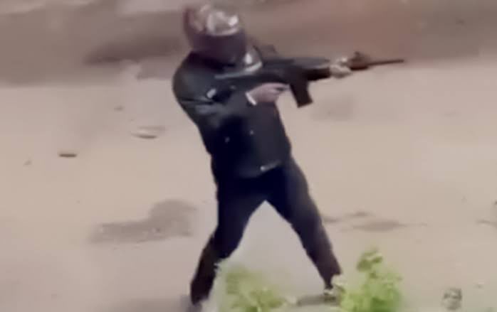 jraofficial24's tweet photo. #AwamiLeagueTerrorist #JusticeForHadi
#NoPlatformForTerrorAwamileague
In these photographs , Terrorist Awami Goons firing towards unarmed protestor.
It’s proven by UN and Newspapers that they are members and leader of Terrorists organisation -Awami League. https://t.co/lld0bHuLju