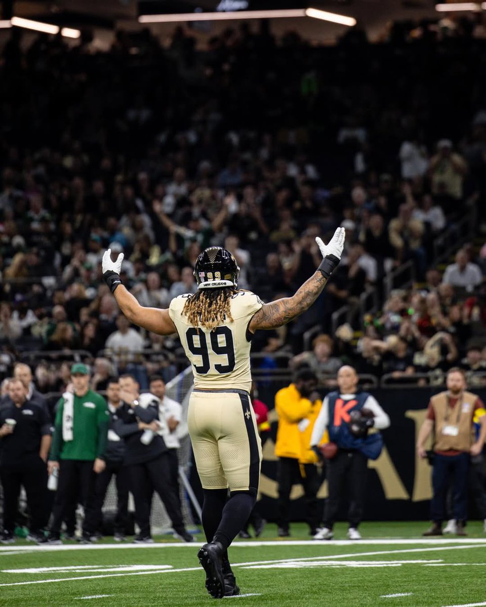 swishxvibes's tweet image. CHASE YOUNG TODAY:
- 3 solo tackles
- 1 TFL
- 1.5 sacks
- 1 forced fumble, recovered for a TD
- Career single season high 8.5 sacks