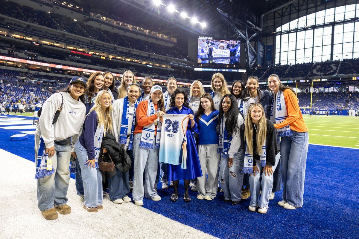 Did anyone see what Carlie's outfit was today? Was she wearing a hat? :  r/Colts, image size:1200x800