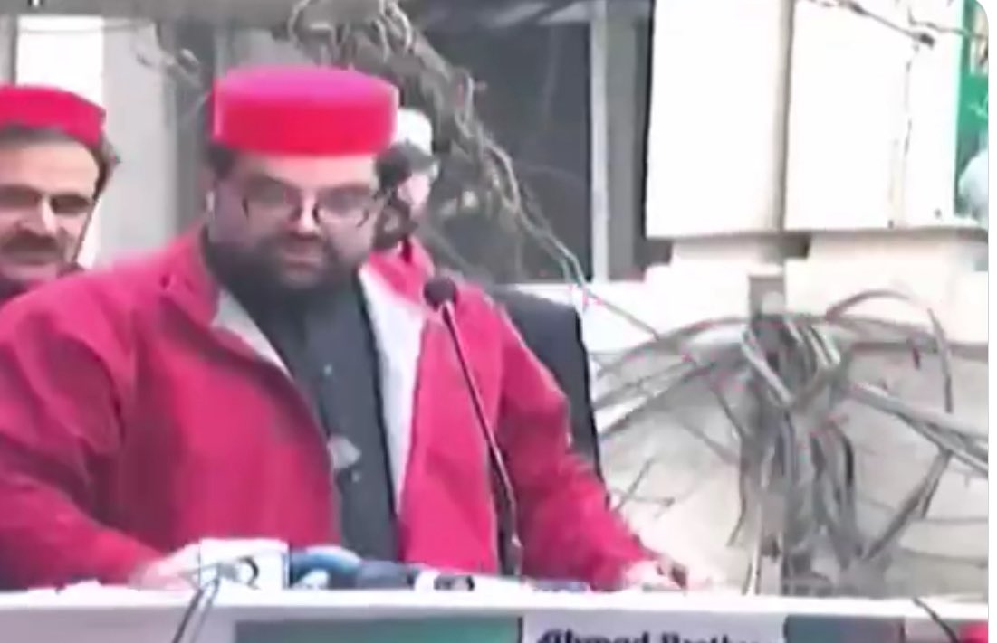 سہیل آفریدی  اینڈ کمپنی کی لاہوری مٹر گشت پر سب سے اچھا تبصرہ ایمل ولی خان کا  ہے ، جو کچھ یوں ہے کہ خیبر پختون خواہ سے کچھ لفنگے لاہور گئے ہوئے ہیں