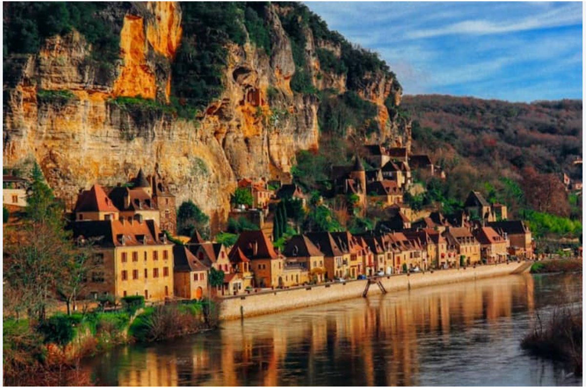 mariecfeldman's tweet photo. @LevyAntoine A few minutes away from the famous town of Sarlat, in one of the most beautiful villages of Dordogne, and where food is not simply calories in/out , but a way of life. So yeah, life is good and sweet in our Europe. https://t.co/hyNNCkDc4l