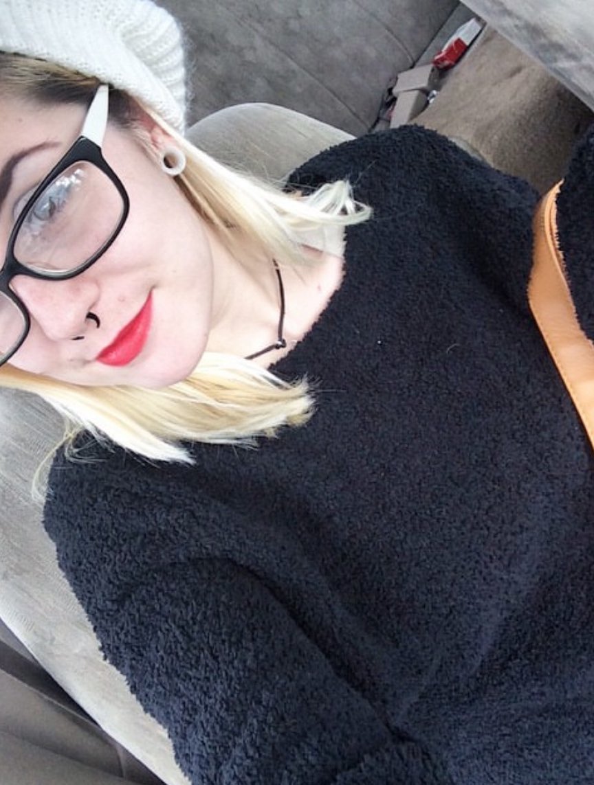 vormhat's tweet image. embracing my natural hair and eyebrows at 30 was probably the best decision i made???