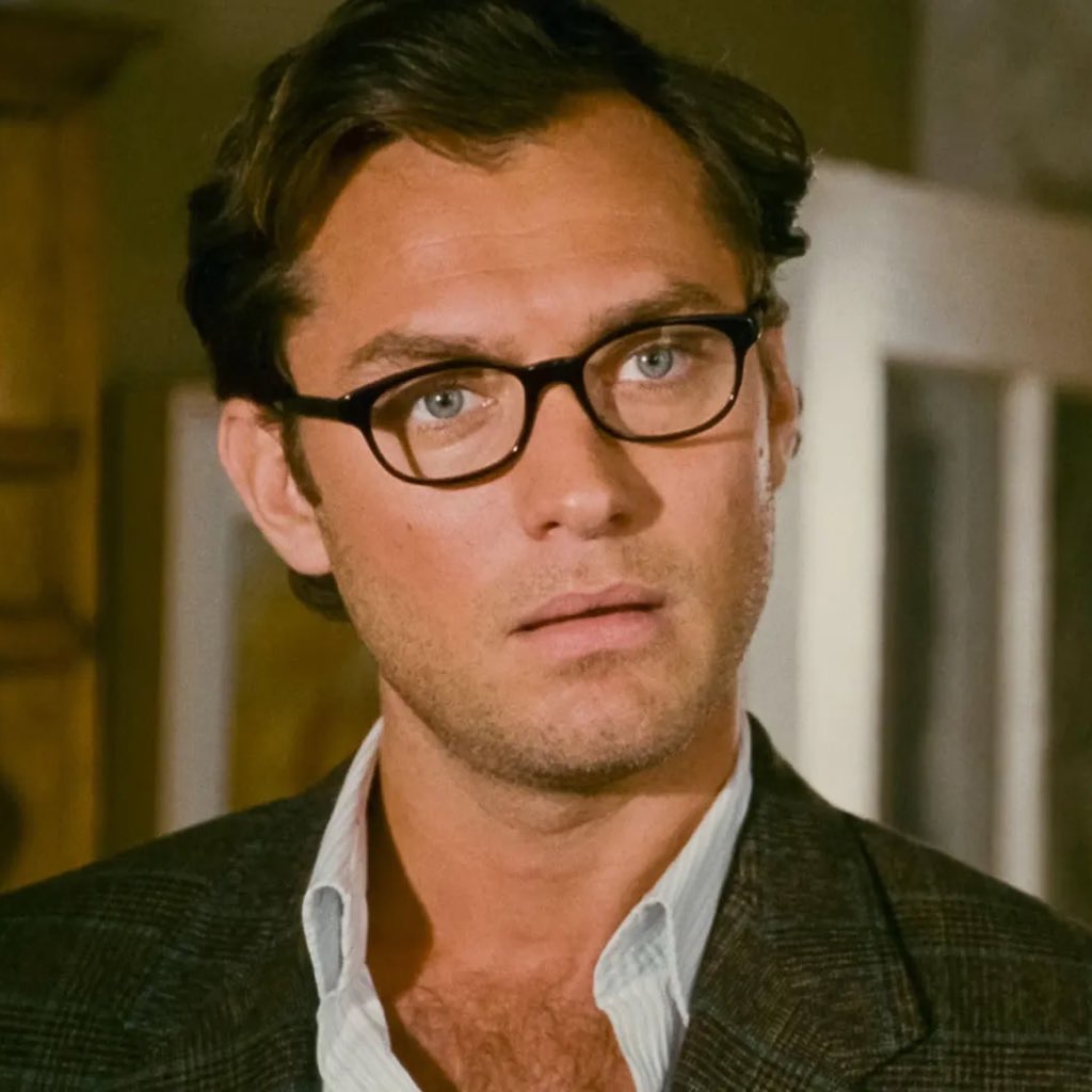 PopBase's tweet image. Happy 53rd birthday to the talented Jude Law.