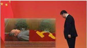 dudiaohan1's tweet photo. 杨继绳先生《墓碑》前言：在极权制度彻底死亡之前，我提前为它立了个墓碑，让后人知道：人类社会在历史的某一阶段、在某些国度，曾经有一种以“解放全人类”的名义建立的、实际是奴役人类的制度。这个制度宣扬并实践的“天堂之路”，实际是死亡之路…… https://t.co/dI75tSyyQo