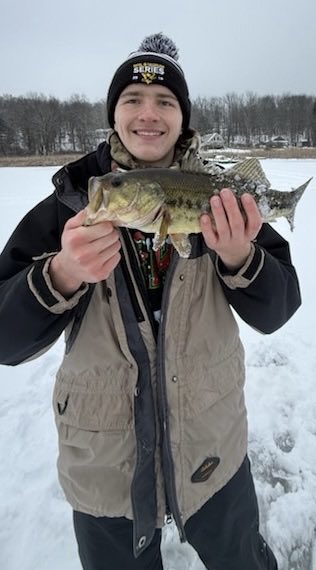 WallyBites's tweet photo. Ice fishing and a few large mouth thru the hard water!   #icefishing #hardwaterfishing #wallybites https://t.co/zRIXeGhaDZ