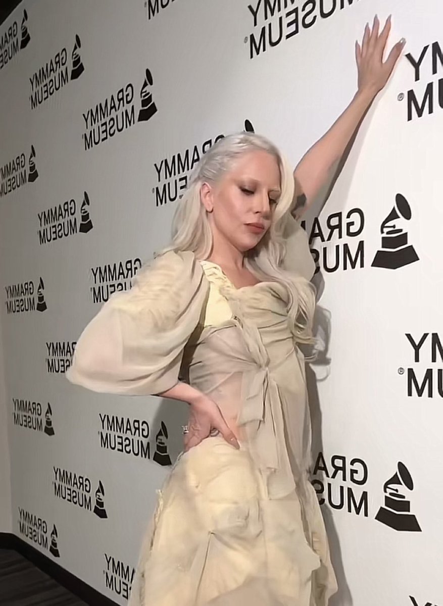 LGTHELOML's tweet image. still not over this look