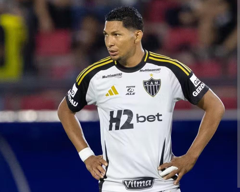deolhonopeixe's tweet photo. 🚨MELOU?🚨

A negociação para a compra do atacante Rony emperrou. O @SantosFC estava otimista com a chegada do jogador para reforçar o elenco de Vojvoda, mas o técnico do Atlético-MG Jorge Sampaoli vetou a saída. O executivo de futebol Alexandre Mattos avalia outras opções caso a negociação por Rony não tenha reviravolta. Nomes como Vitinho e Hinestroza são alternativas para o Avinegro Mais Famoso do Mundo... #deolhonopeixe