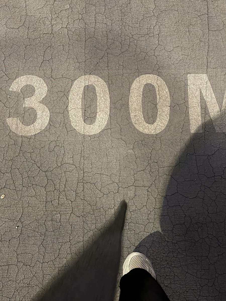 _abr12's tweet image. وجهك مثل شمس برمح،من كل جهة يشرق صبح
-مُغرمه جدًا بهالقصيده❣️