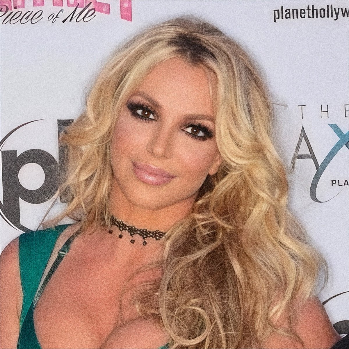 cravebritney's tweet image. Being extremely sarcastic, Britney Spears shared a new post referencing her family, stating she was never disrespected or harmed and apologizing for missing Christmas.

The message continues her pattern of addressing family dynamics through social media.