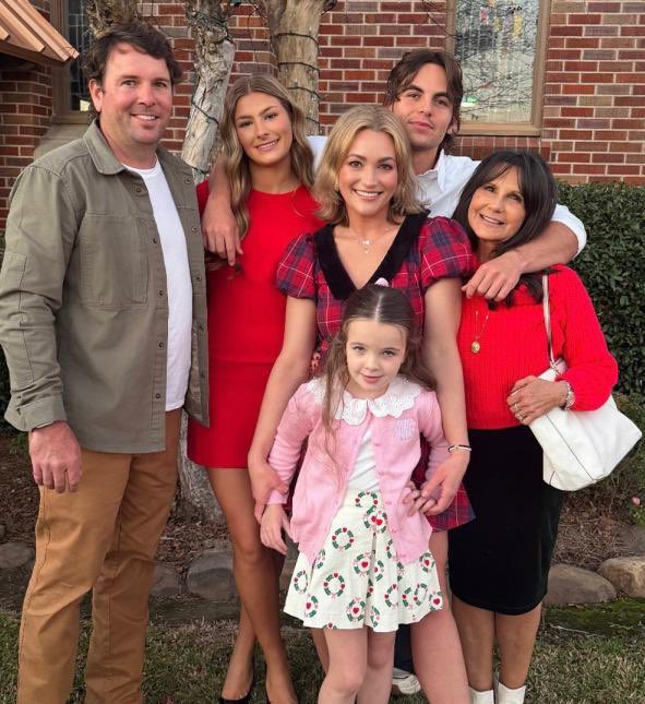 cravebritney's tweet image. Being extremely sarcastic, Britney Spears shared a new post referencing her family, stating she was never disrespected or harmed and apologizing for missing Christmas.

The message continues her pattern of addressing family dynamics through social media.