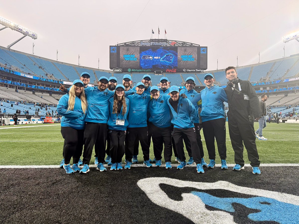 MattCarter7144's tweet photo. There’s nothing in this world I wouldn’t do for any of the people in this picture. #thisisfamily #KeepPounding #blackandbluecrew https://t.co/zsekoGxqWx