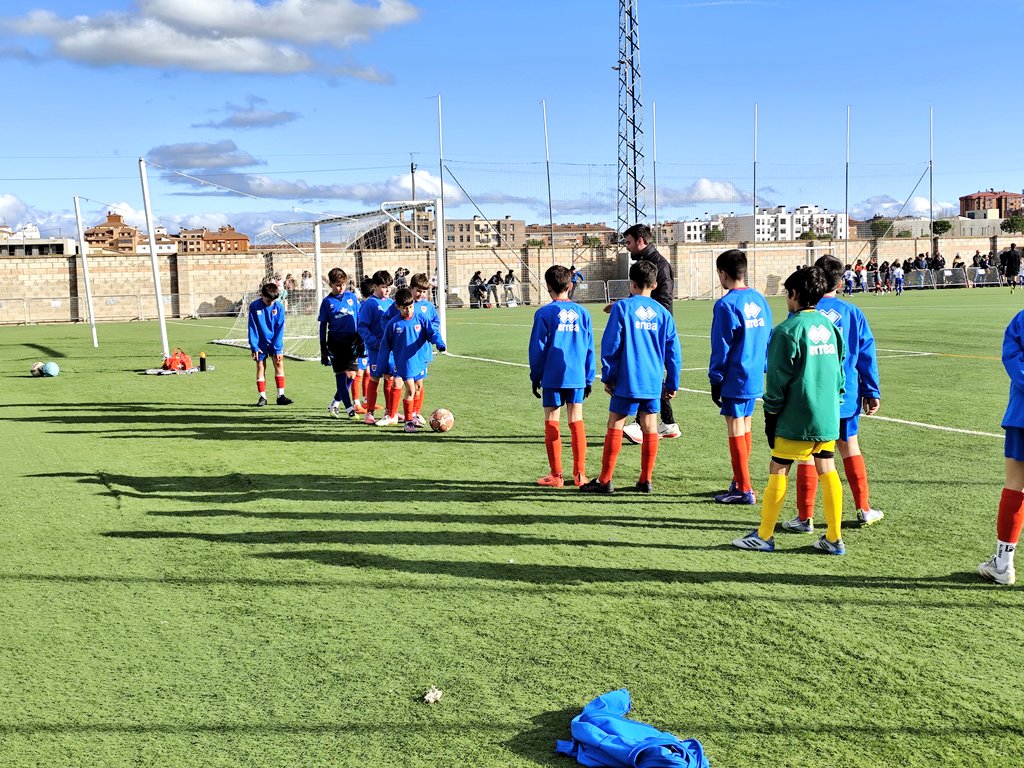 Diegoamartin13's tweet image. 🟠 FÚTBOL

⚽ El 3️⃣' Torneo Nacional de Fútbol Base 'Ribera Cup' organizado por @RiberCD en colaboración con @Concejaliaarand llega a su final

📊 Cadete
🏆 @RiberCD Azul
🥈 @CDParquesol (Valladolid)
🥉 @RiberCD Blanco

📊 Infantil
🏆 @RiberCD Azul
🥈 @CDParquesol (Valladolid)
🥉…