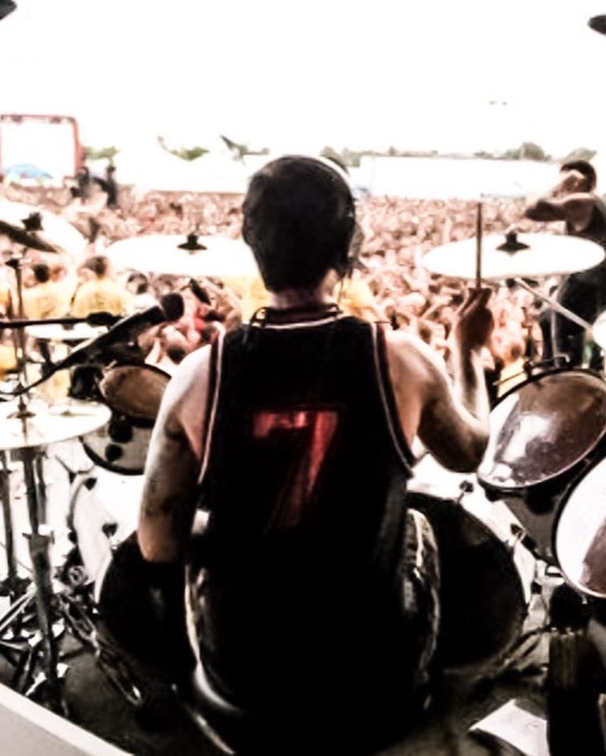 TheOfficialA7X's tweet image. 16 years. Hard to believe.
Today we remember The Rev.

Many of you were here when he passed.
Many of you found us after he was gone.

For those who knew him, he was your best friend.
For those who listened from afar, he spoke to you through the music.

He left a wild, undeniable…