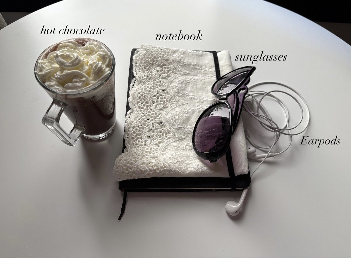 humanyazio's tweet image. tasks  to  do  before  new  years  :
 •   sort  wardrobe
 •   sort  school  supplies 
 •   deep  clean  my  room
 •   write  out  2026  resolutions
 •   vision  /  mood  boards