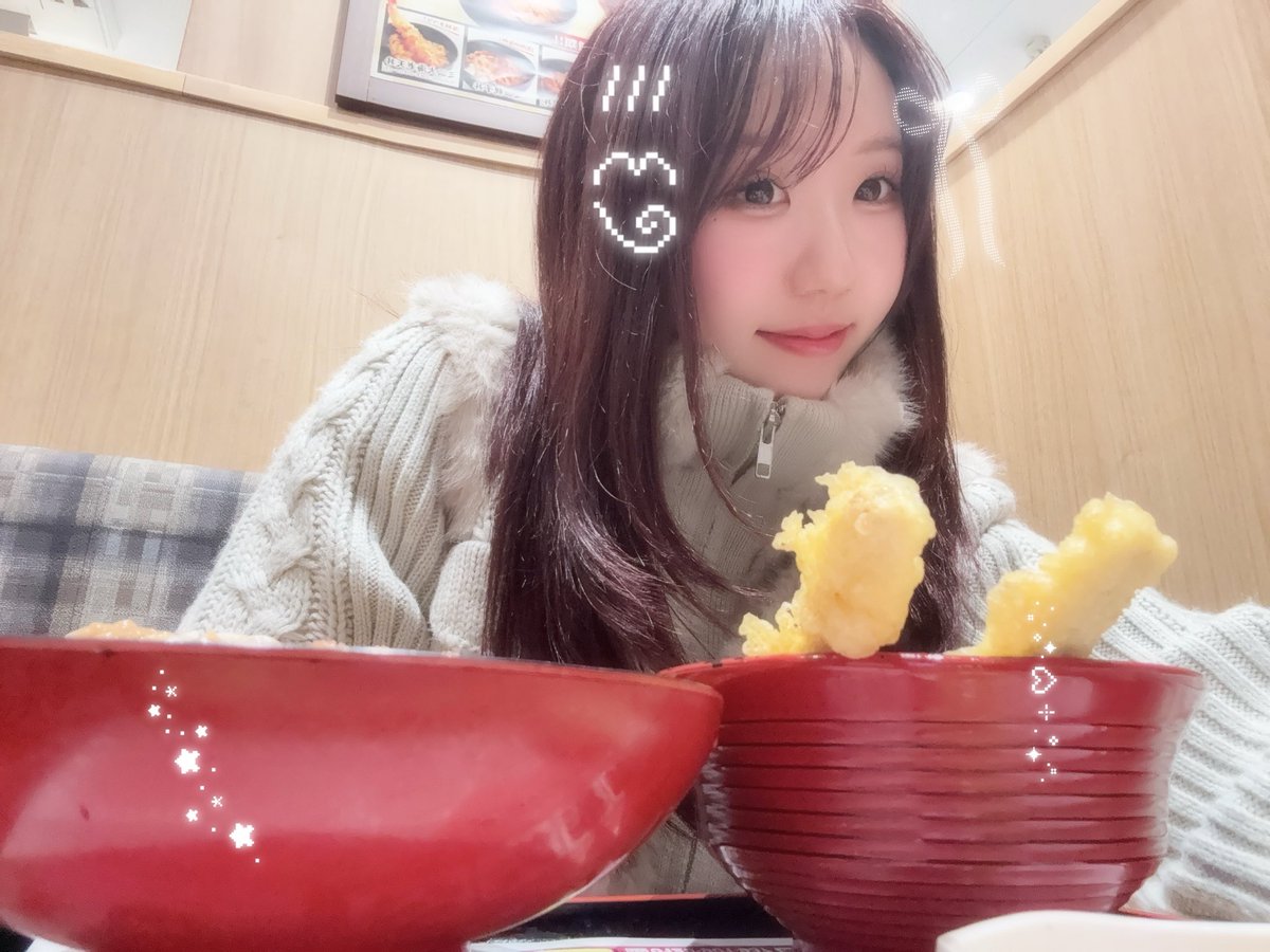 donpy_mana's tweet photo. ことし最後の出勤でしたヽ(；▽；)ノ
代表とゆうかさんと資さんうどんいって締めた🐍
来年もたくさんの出会いがありますように〜！💛💛 https://t.co/eUS09noBDR