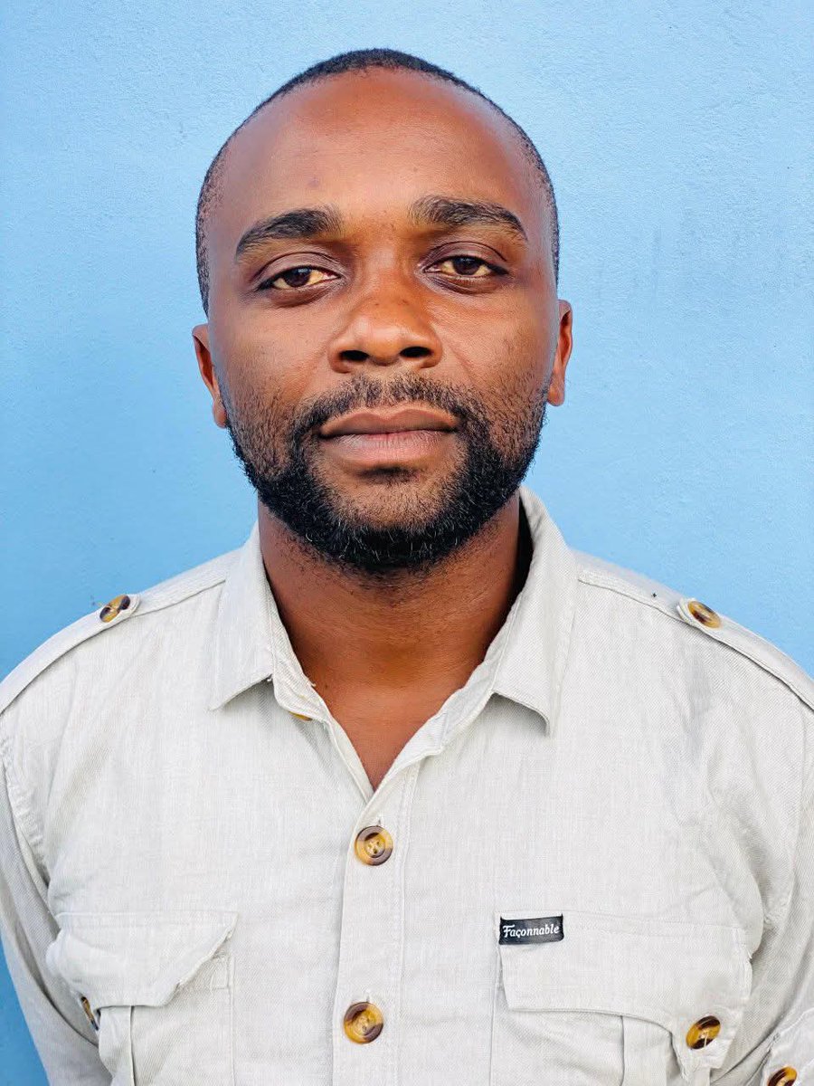 #URGENT : Un #journaliste en #danger !
Le journaliste Honneur-David Safari , travaillant pour LAPRUNELLERDC.CD , est porté disparu depuis ce soir à 18h38.
Dans son dernier message, il alertait sa femme en disant qu’il était sur une moto et se sentait suivi <a href="/DenisMukwege/">Denis Mukwege</a>