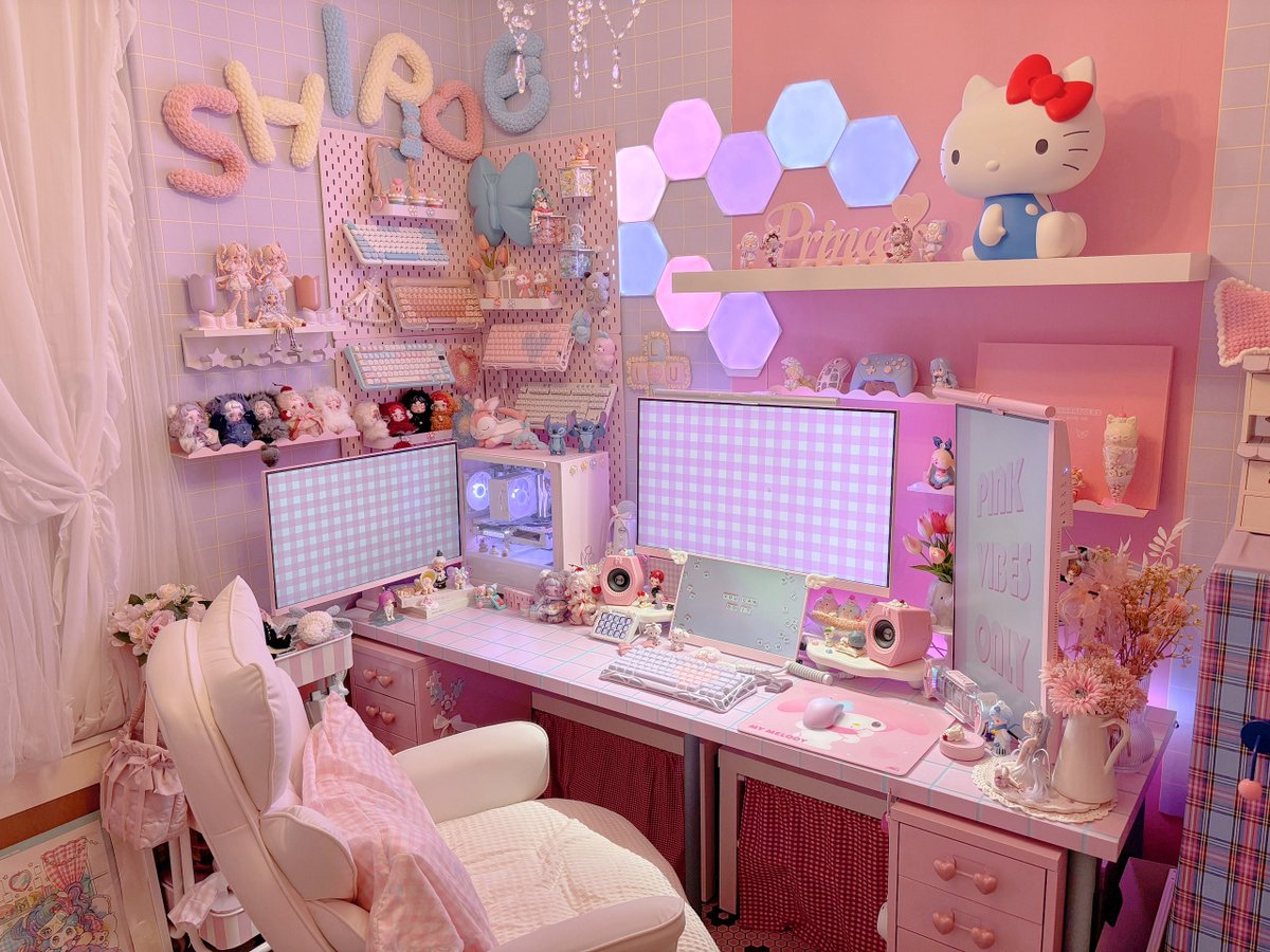 ⁡
2025年のデスク遍歴🎀
全モニターのサイズアップ、ゲーミングPC購入、デスクをL字からI字に縮小、天板と脚のリメイク、とにかくピンクに突っ走った変化の多い1年でした ⸝⸝꙳
⁡
#desksetup