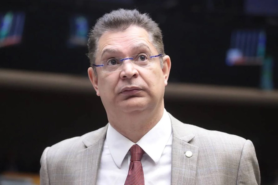 Cristianismo em crise!

A moral dos pastores bolsonaristas:
 
- fazer investigações de calcinha;
- ter um caso com a nora;
- esconder 470 mil no guarda-roupa;
