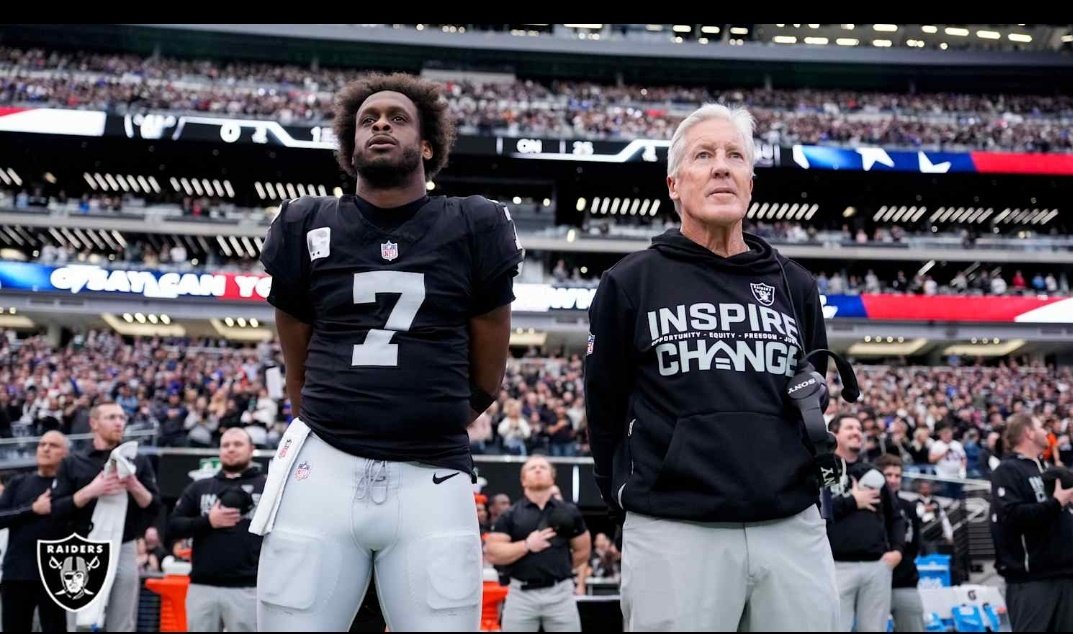THEGOATtwo09's tweet photo. For the first time this year Geno Smith is making raider fans happy https://t.co/xKQGkmDtni