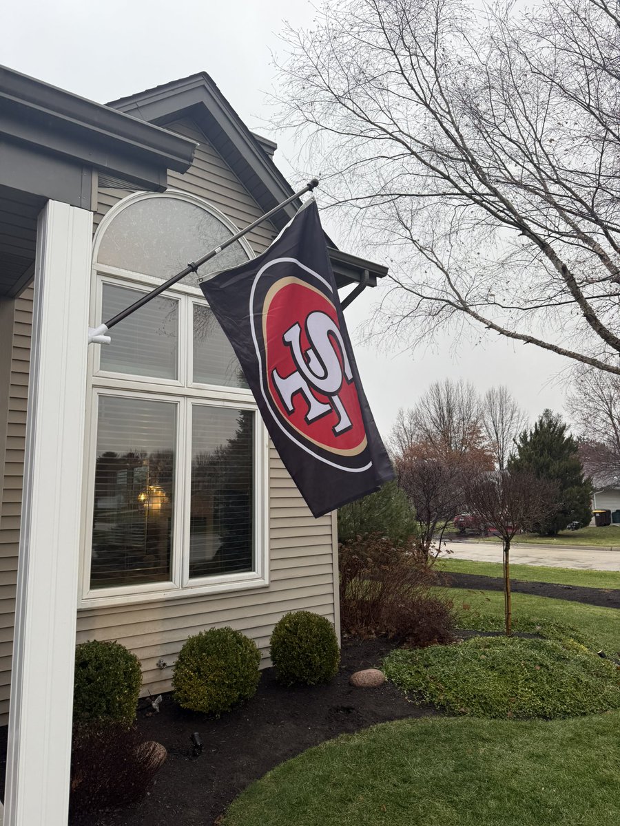 An hour outside of Chicago, deep inside Bear country. Flag flying high and proud! Go Niners! #FTTB <a href="/49ers/">San Francisco 49ers</a>