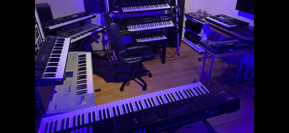 GaryLauten's tweet photo. New studio look plus new tracks out soon! https://t.co/Wnry7dEX9E