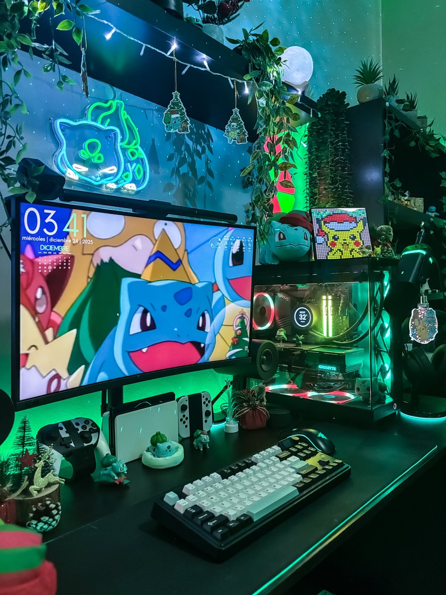 javireyx's tweet image. Tal vez estas sean las últimas fotos de mi setup navideño… 🎄Nunca estoy listo para quitar la decoración y regresar a la normalidad. #pcgamer #setupgamer #pc