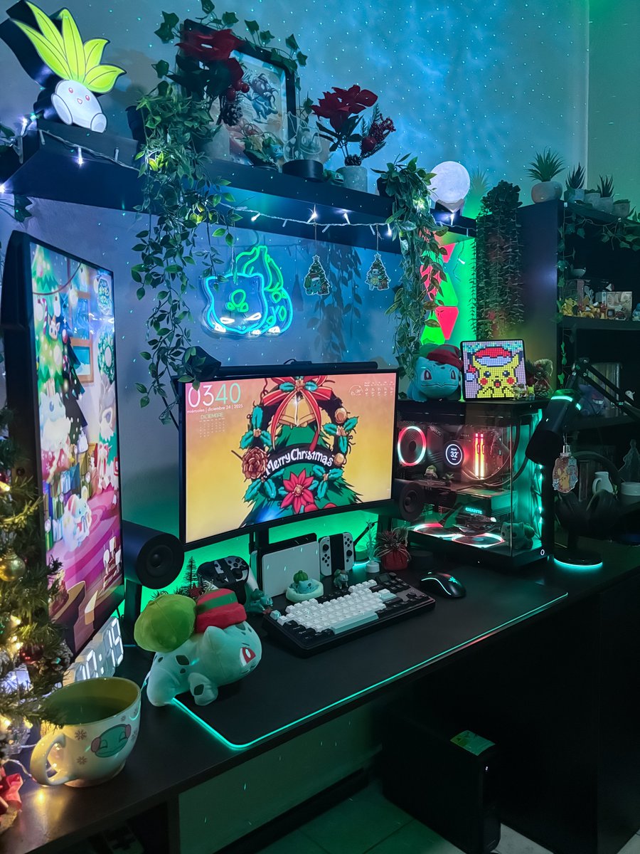 javireyx's tweet image. Tal vez estas sean las últimas fotos de mi setup navideño… 🎄Nunca estoy listo para quitar la decoración y regresar a la normalidad. #pcgamer #setupgamer #pc